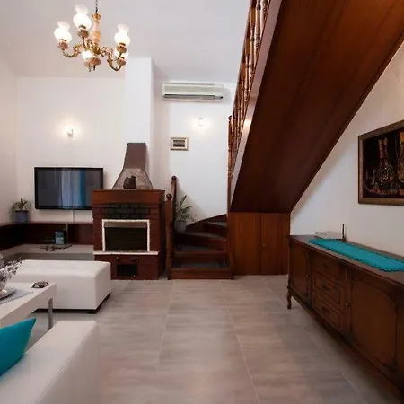 Charming Layla With Pool Villa